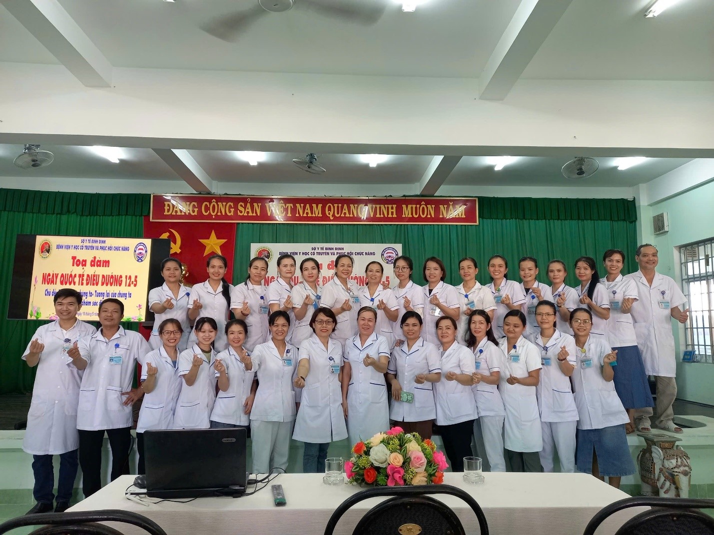 Điều dưỡng Bệnh viện Y học cổ truyền và Phục hồi chức năng hưởng ứng phong trào thi đua “Ngành Y tế Việt Nam 70 năm làm theo lời Bác”