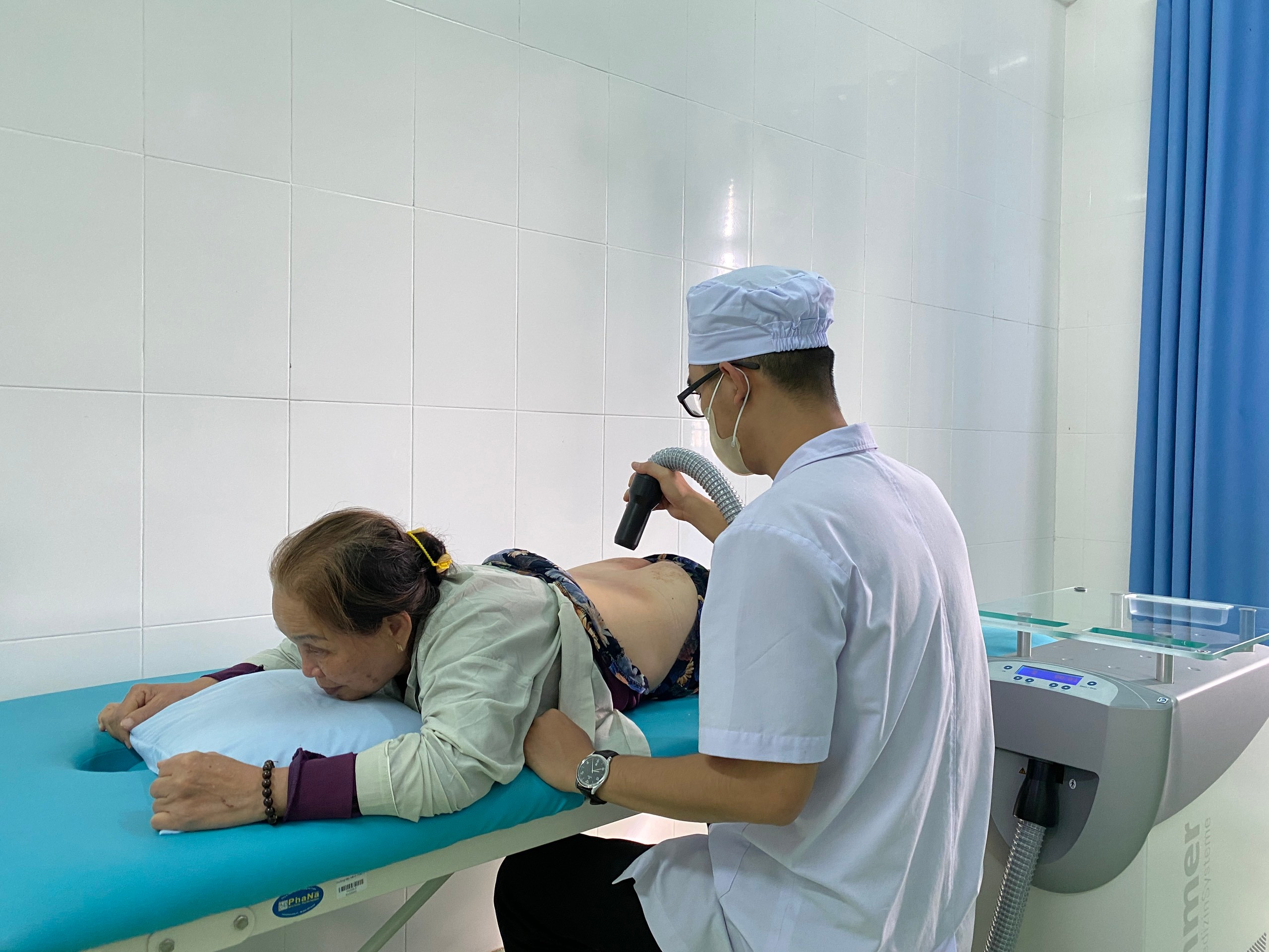 Kỷ thuật mới triển khai tại Bệnh viện YHCT&PHCN Bình Định từ tháng 02/2025: Điều trị bằng nhiệt lạnh