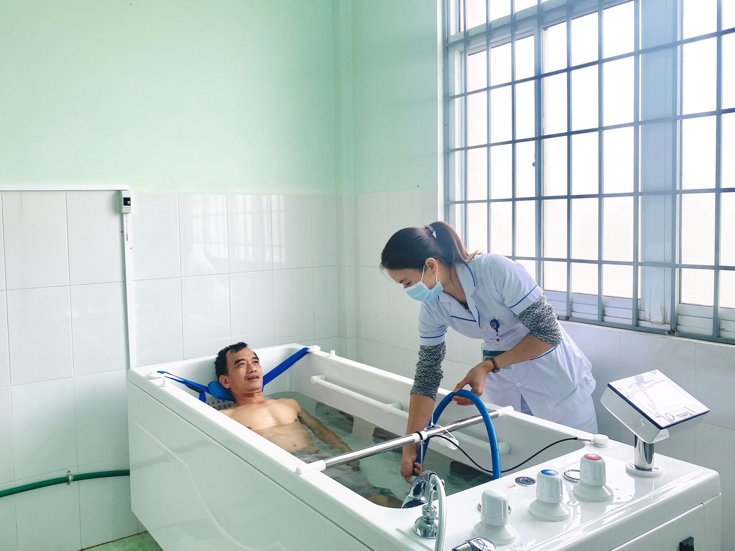 Triển khai kỷ thuật mới tháng 02/2025 tại Bệnh viện Y học cổ truyền và Phục hồi chức năng Bình Định: Thủy trị liệu