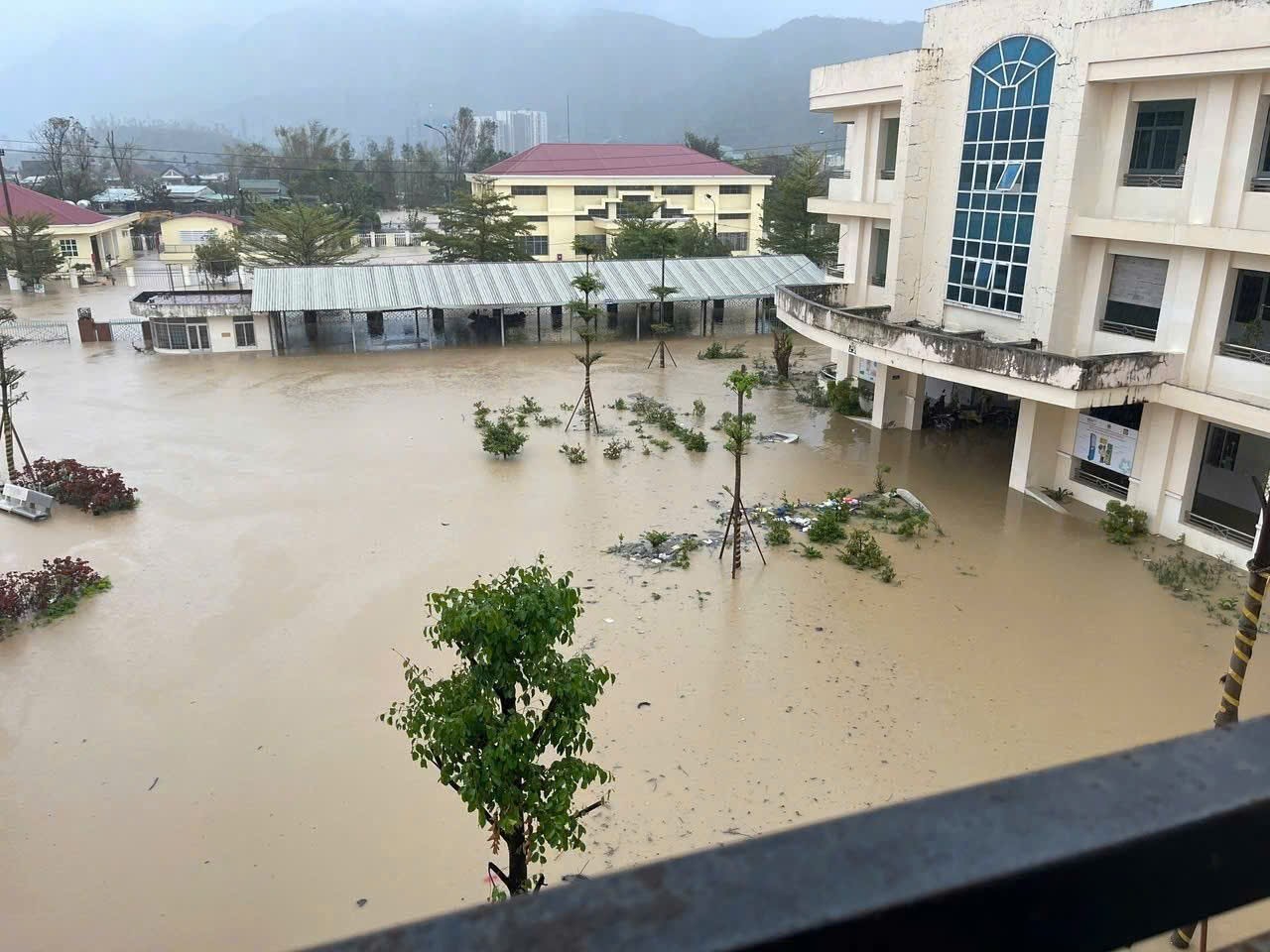 CÔNG TÁC PHÒNG CHỐNG BÃO LŨ TẠI BỆNH VIỆN YHCT&PHCN QUY NHƠN: CHỦ ĐỘNG – KỊP THỜI – AN TOÀN – HIỆU QUẢ