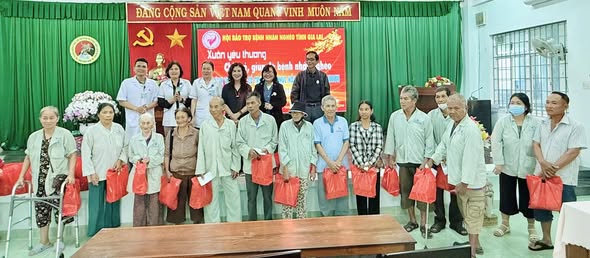 XUÂN YÊU THƯƠNG ĐẾN VỚI BỆNH NHÂN NGHÈO