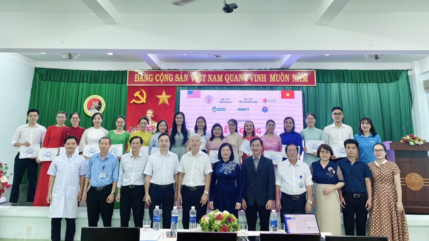 BẾ GIẢNG HAI KHÓA ĐÀO TẠO KỸ THUẬT CHUYÊN MÔN HOẠT ĐỘNG TRỊ LIỆU VÀ NGÔN NGỮ TRỊ LIỆU